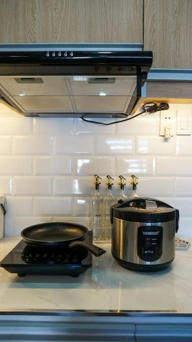 The Fika Room Near Mnl Airport - Scandi Studio Unit With Fast Wi-Fi & Netflix - Read Full Property Desc Before Booking Manila Exterior photo